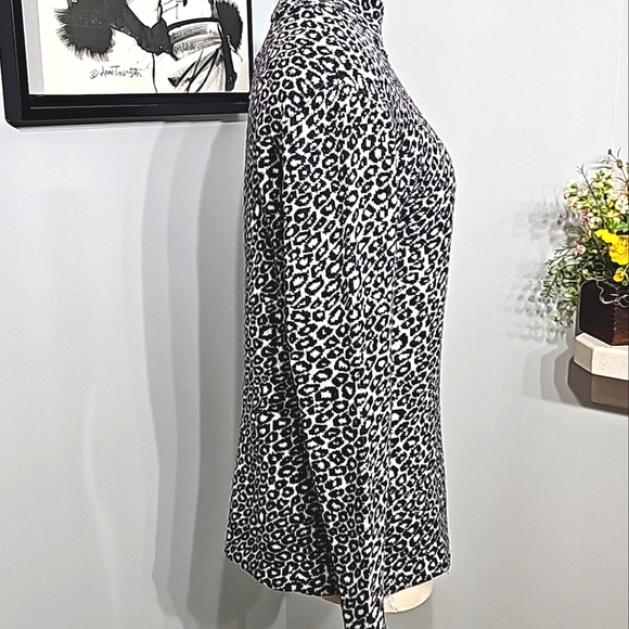 ST. JOHN KNITS Gorgeous Pristine Winter Mock Turtle Neck Black White Sweater - Picture 2 of 4